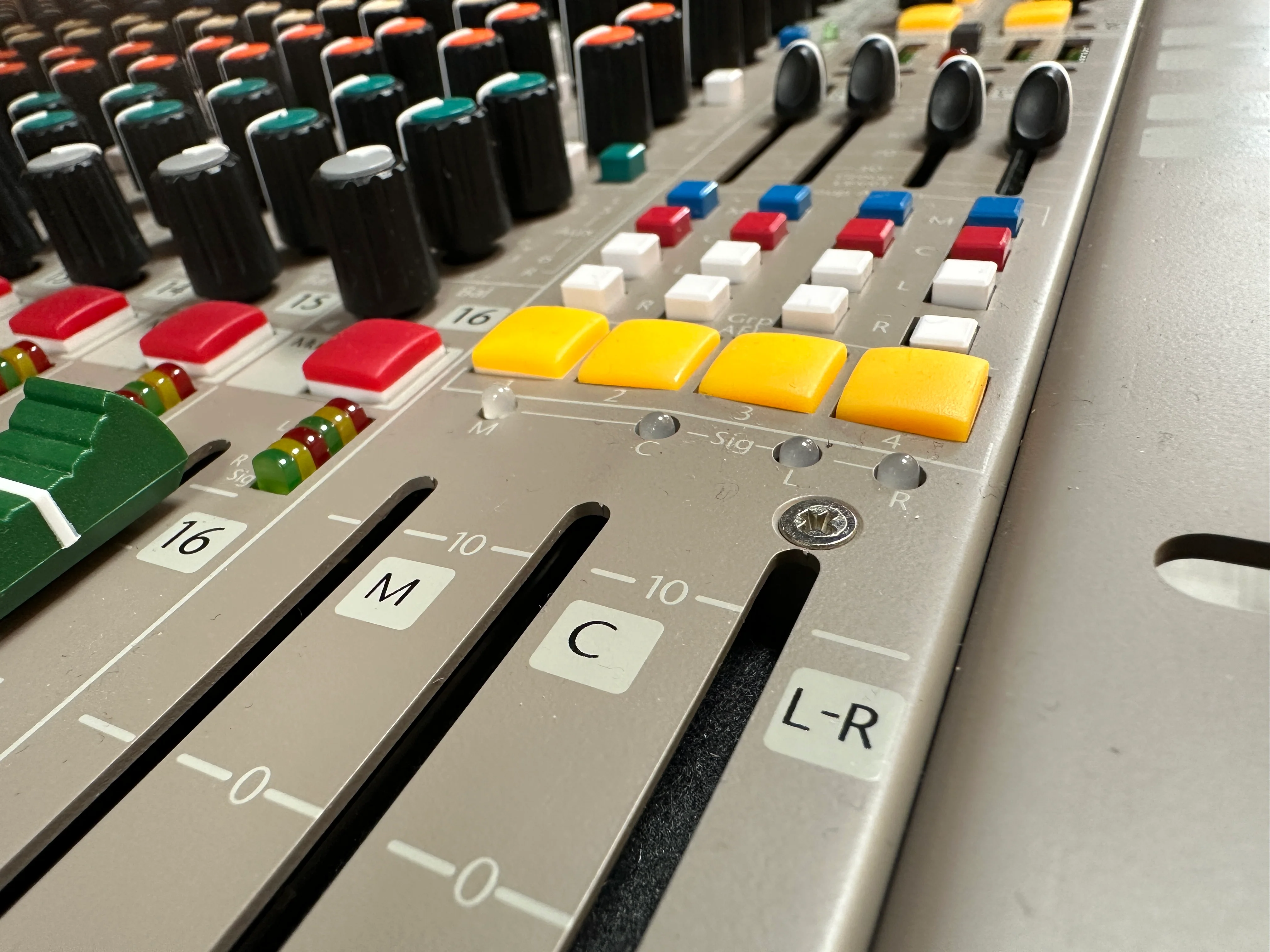 APB -Dynasonics ProRack H1020 Mixing Desk - Image 11