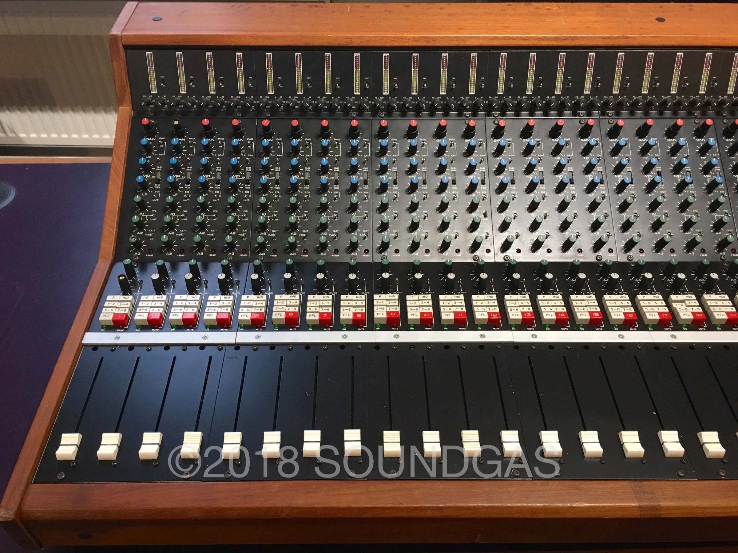 Chilton QM3 - 24-8-2 Mixing console - ex-BBC - Image 4