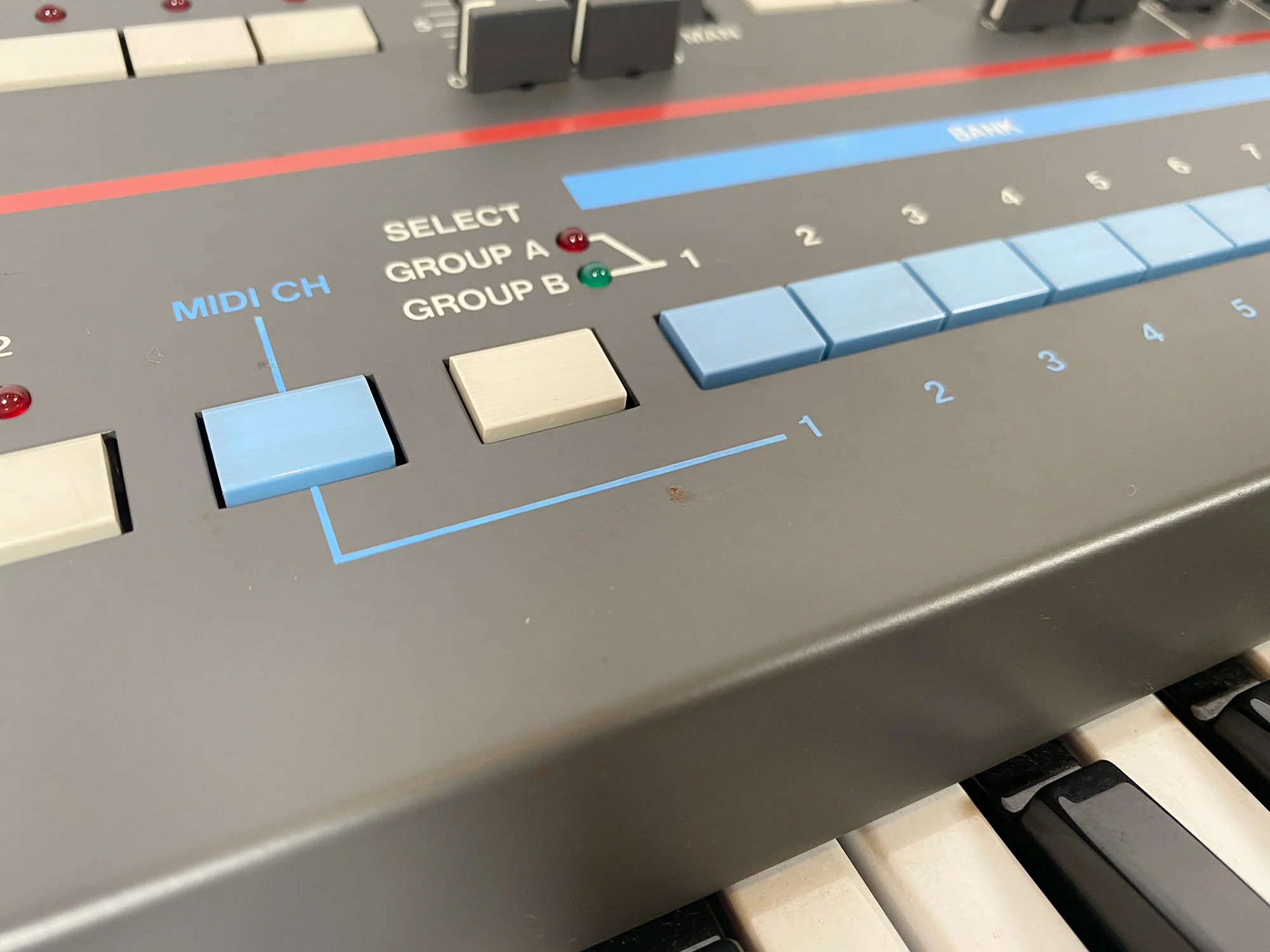 Roland Juno-106 - Image 11