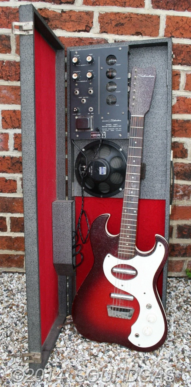 SILVERTONE/DANELECTRO 1457 Amp-In-Case Guitar - Image 7