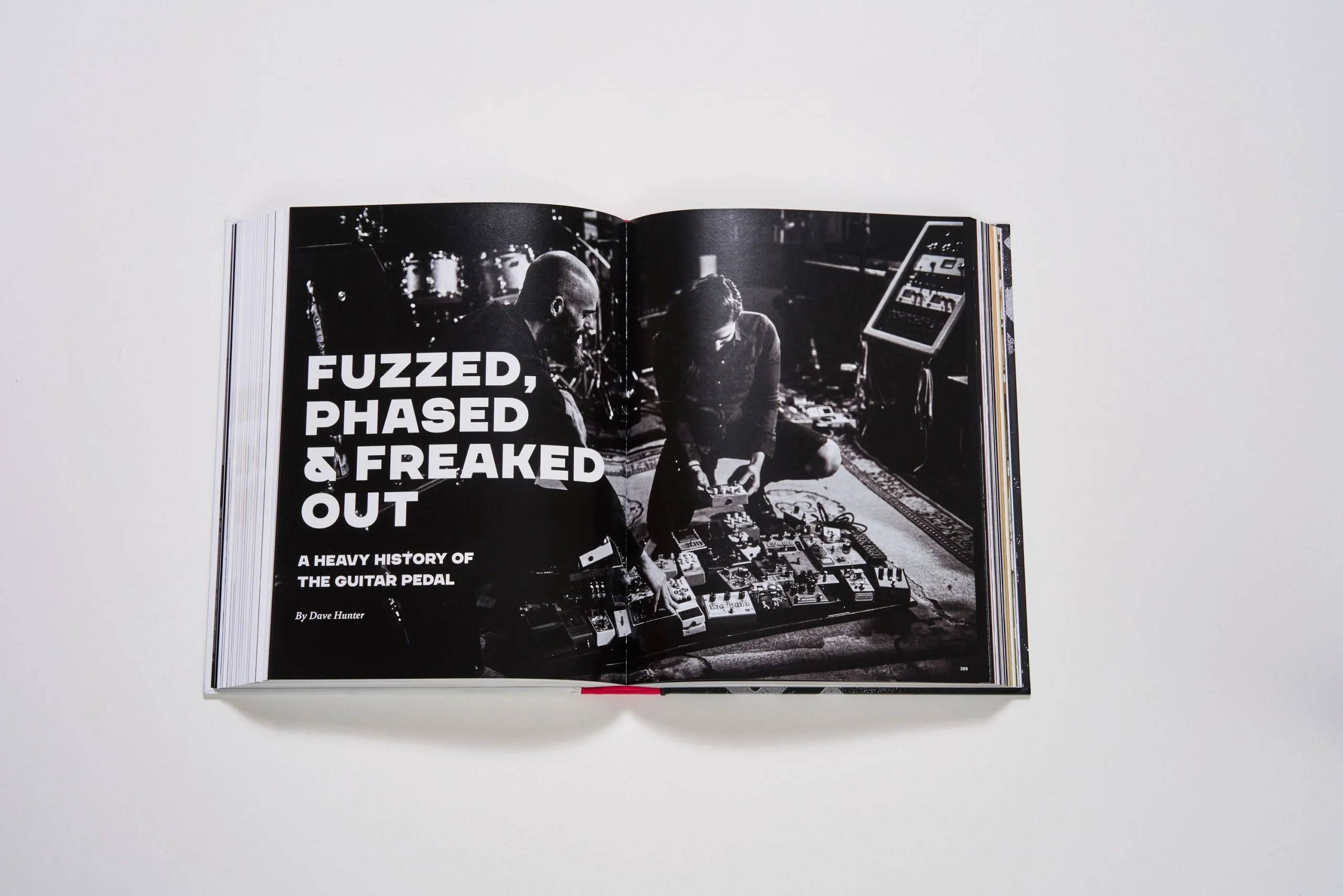 Stompbox: 100 Pedals of the Worlds Greatest Guitarists [Limited First Edition] - Image 6
