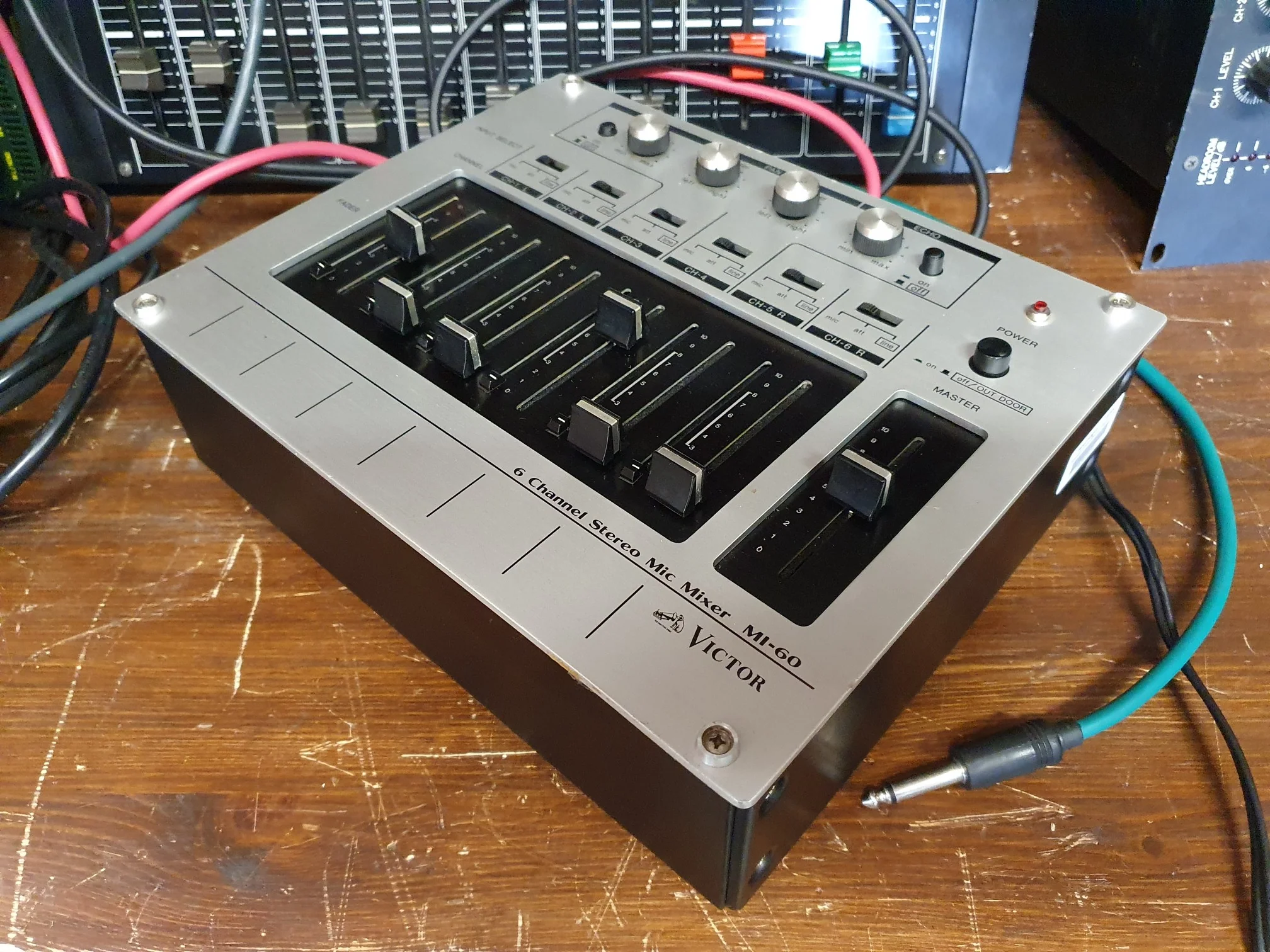 Victor MI-60 Stereo 6-Channel Mic Mixer - Image 2